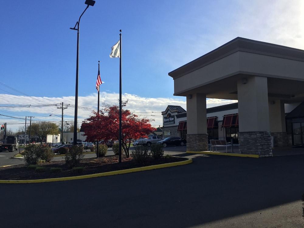 Comfort Inn & Suites Danbury-Bethel Esterno foto