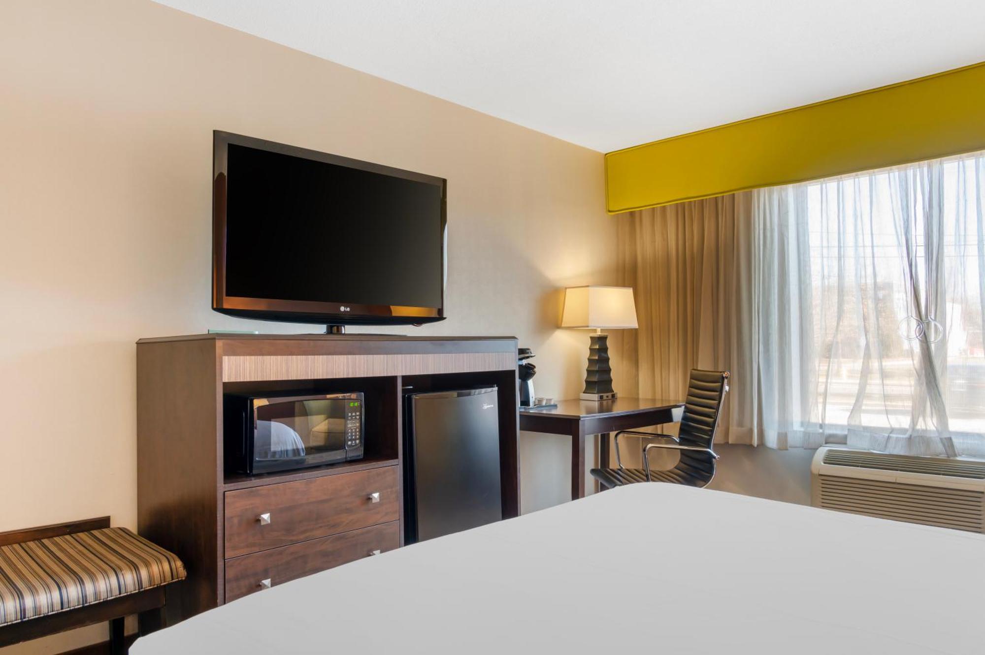 Comfort Inn & Suites Danbury-Bethel Esterno foto